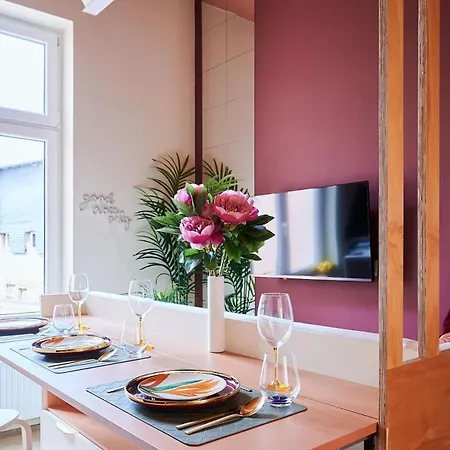 Utulno - Cozy Nomading Apartment